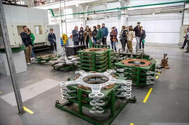 俄罗斯果真一直升机生产基地内部场景，，，，，，历史已生产出90000架飞机