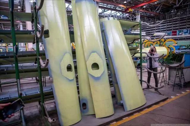 俄罗斯果真一直升机生产基地内部场景，，，，，，历史已生产出90000架飞机