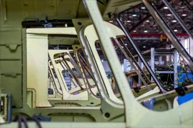 俄罗斯果真一直升机生产基地内部场景，，，，，，历史已生产出90000架飞机